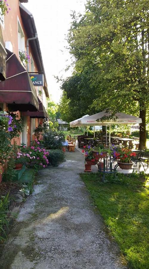 Hotel Mance Brod na Kupi Exteriör bild